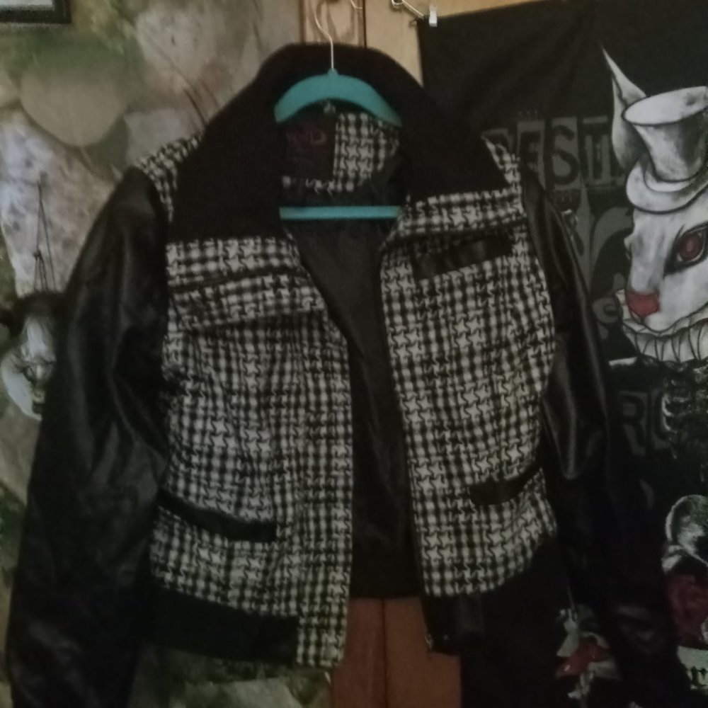 Stylish Spring Jacket - Picture 5 of 5